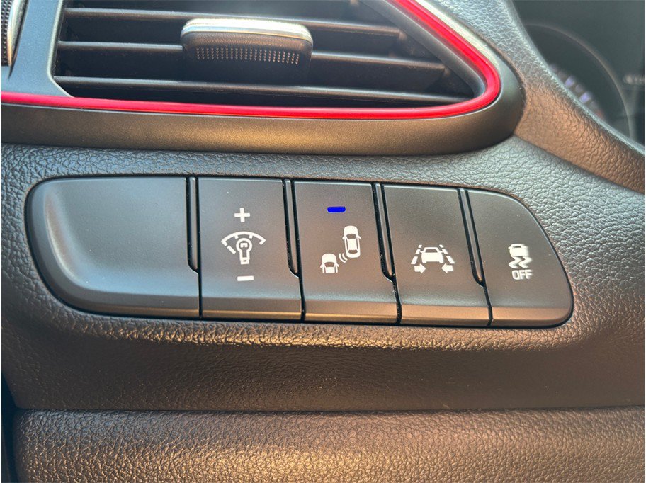Used 2018 Hyundai Elantra GT Sport w/ Sport Tech Package 04 FWD image 31