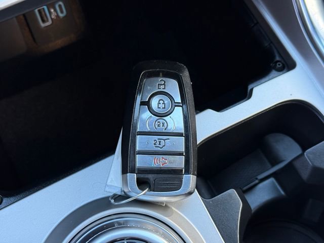 Used 2022 Ford Explorer XLT w/ Equipment Group 202A image 12