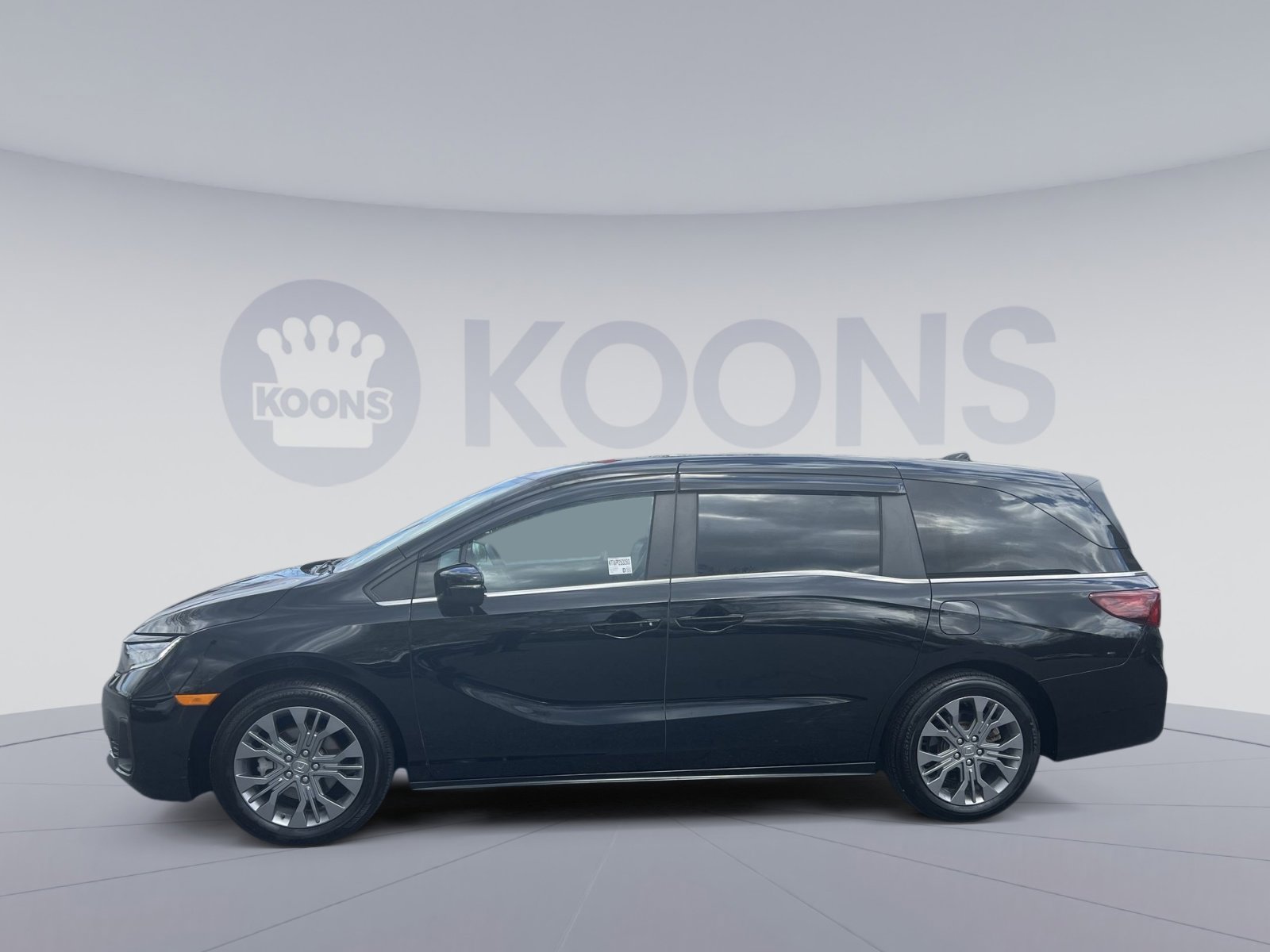 Used 2025 Honda Odyssey Touring image 2