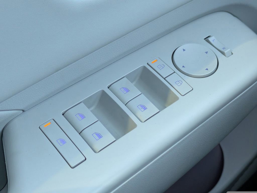 Used 2024 Hyundai Kona Limited image 26