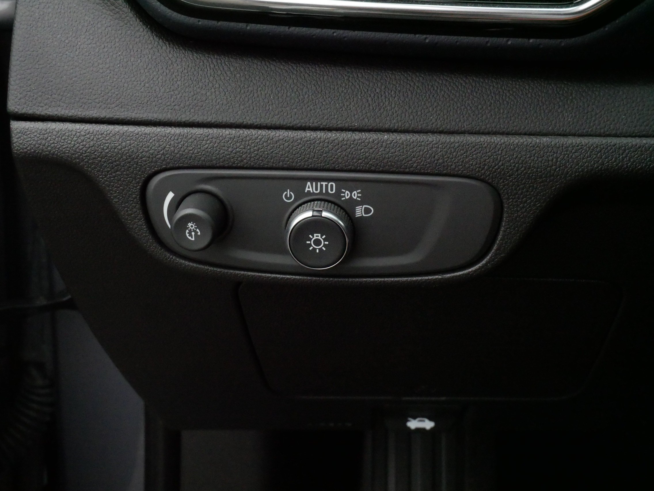 Used 2023 Chevrolet Bolt EUV Premier w/ Sun & Sound Package FWD image 27