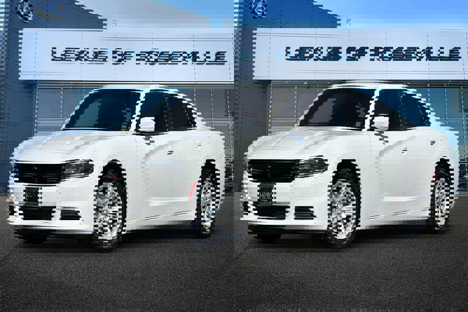 Used 2018 Dodge Charger SXT image 1