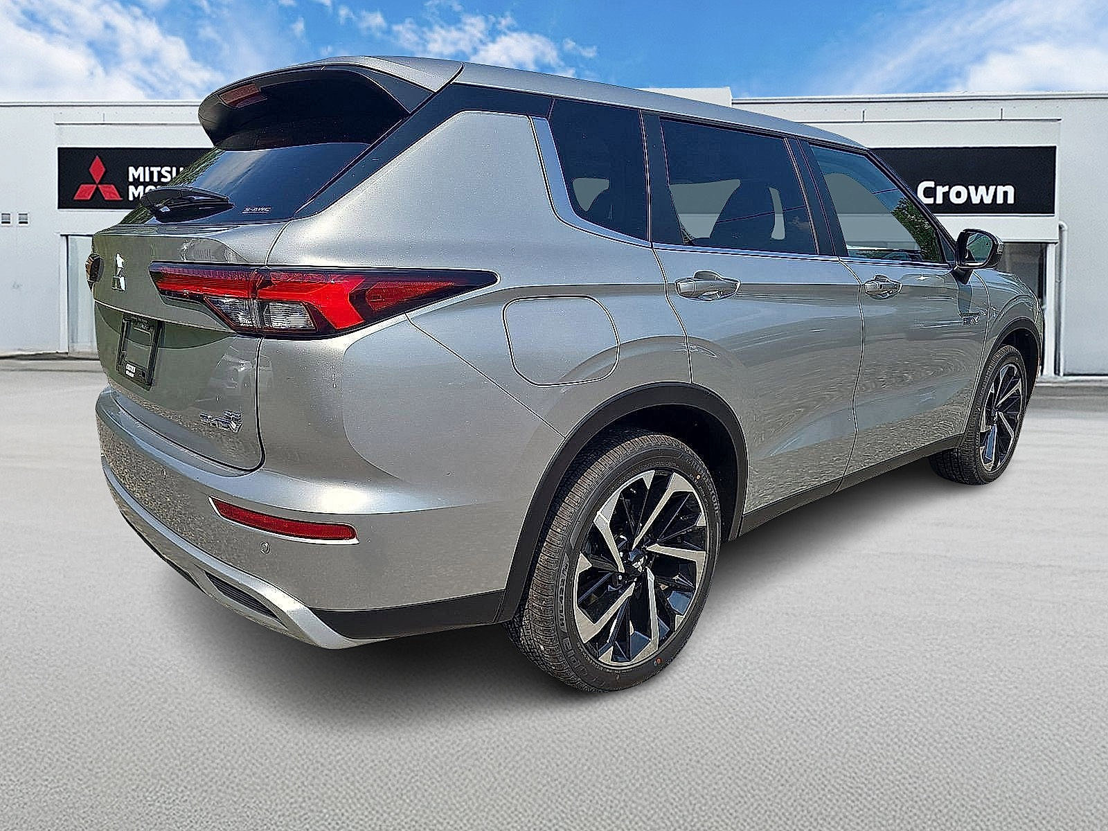 New 2025 Mitsubishi Outlander SE image 4