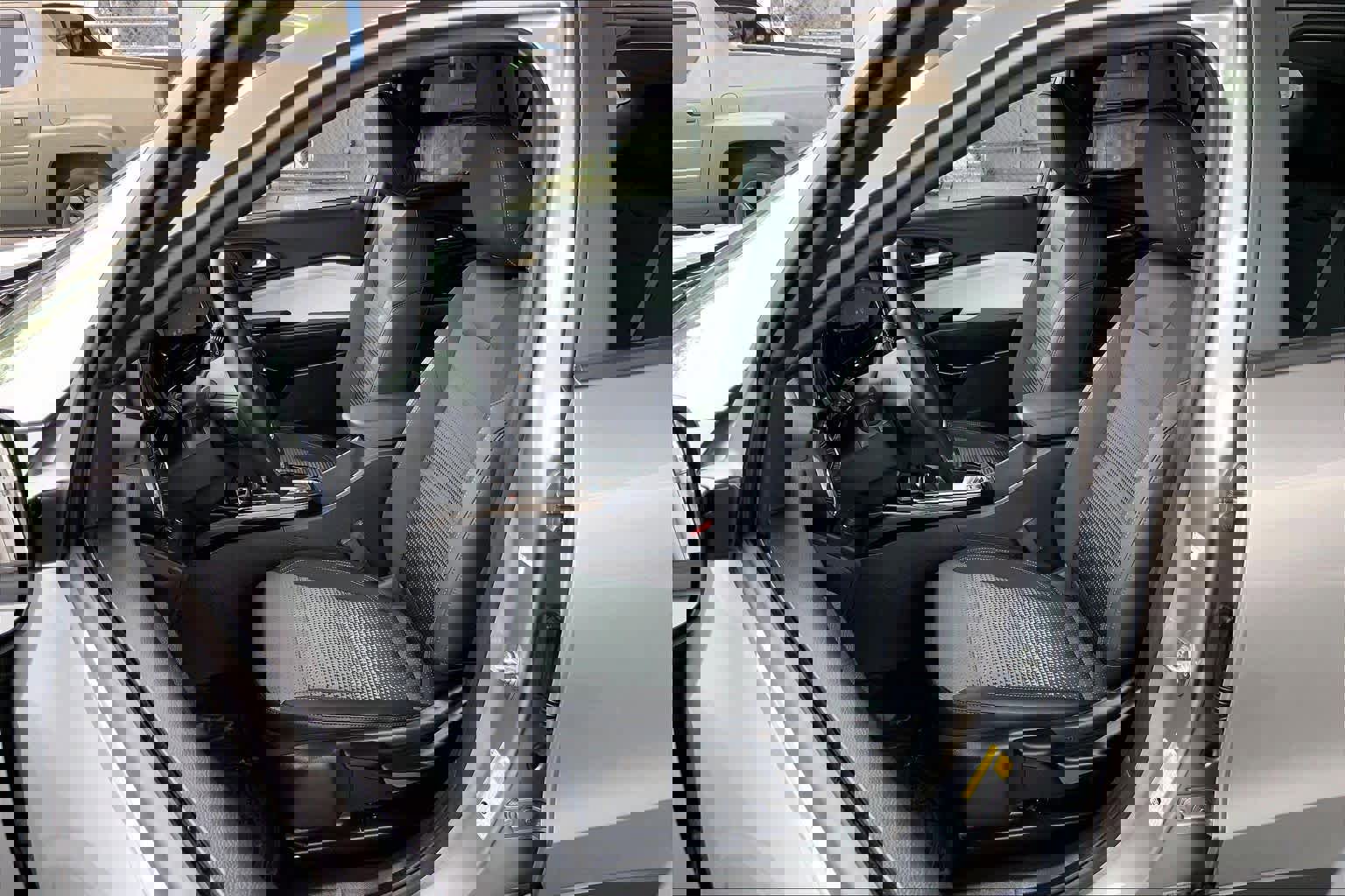 Used 2025 Chevrolet Trax LT w/ LT Convenience Package image 8