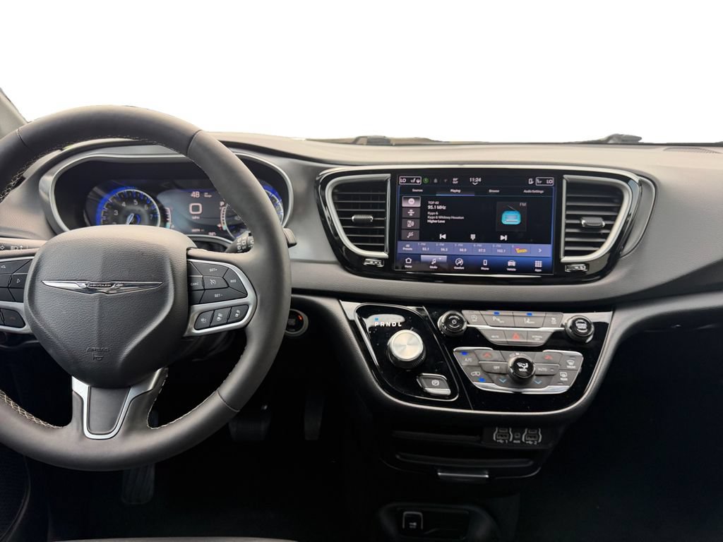 Used 2025 Chrysler Pacifica Select FWD image 15