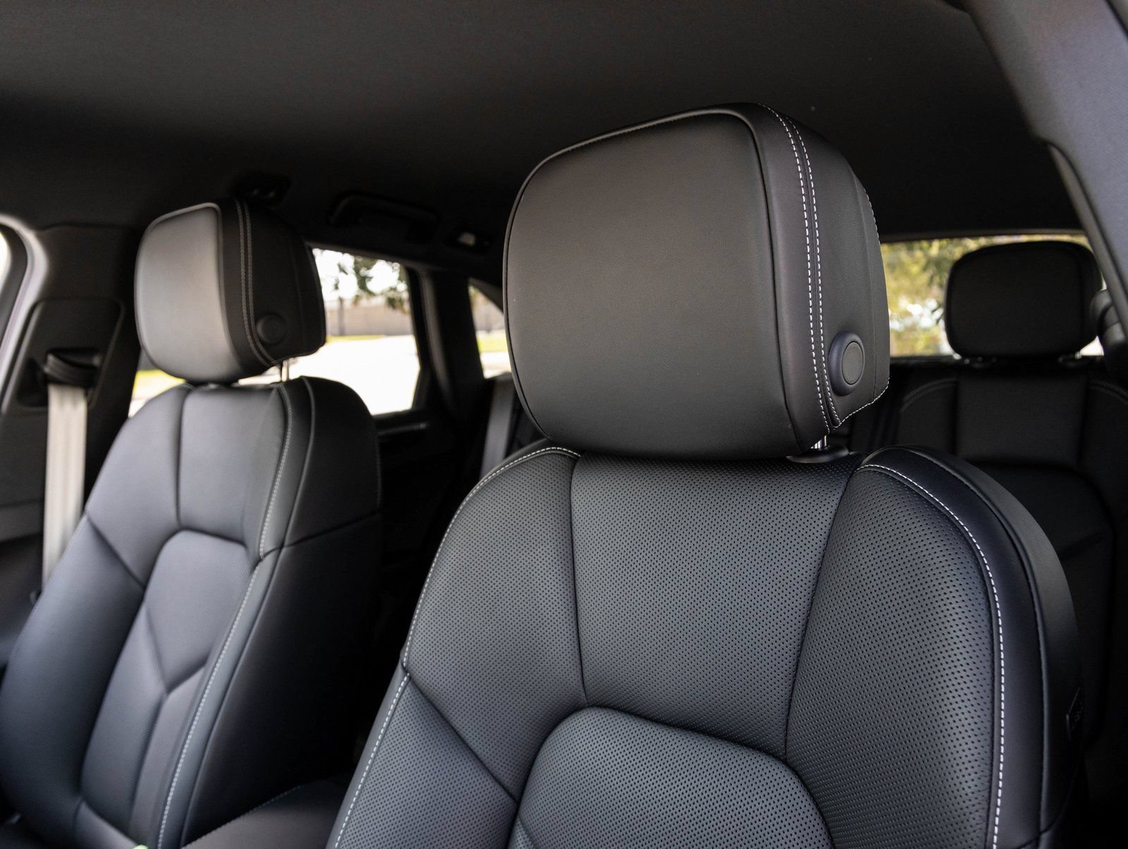 Certified 2026 Porsche Macan S AWD/4WD image 23