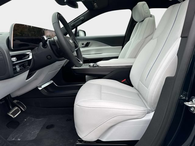 New 2027 Cadillac Lyriq Luxury w/ LPO, Floor Liner Package AWD/4WD image 17