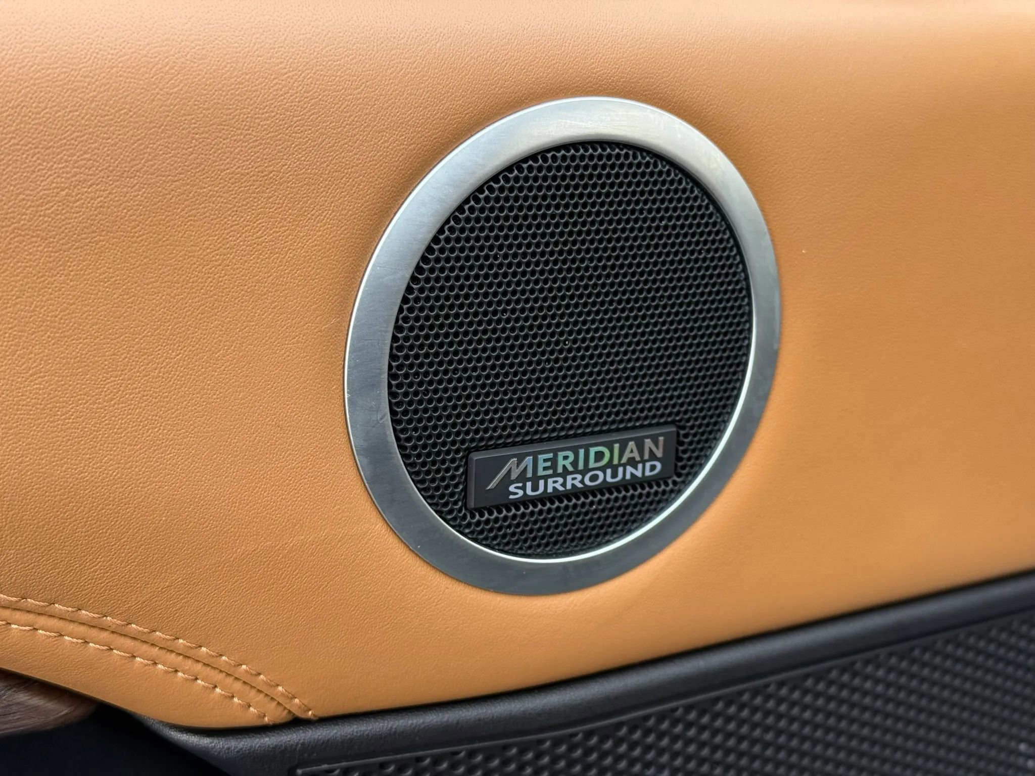 Used 2018 Land Rover Discovery HSE Luxury image 28