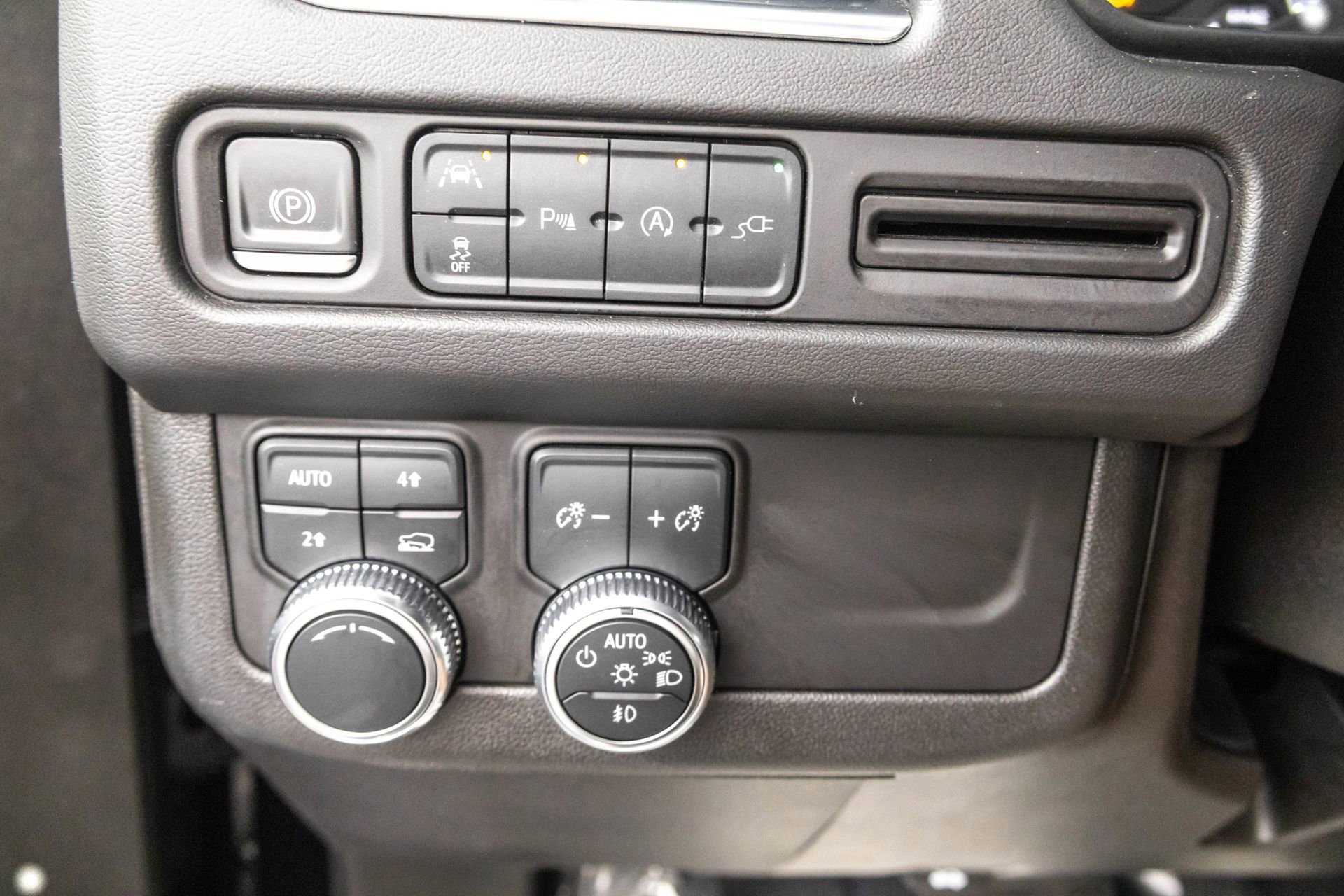 Used 2021 GMC Yukon XL SLT image 18