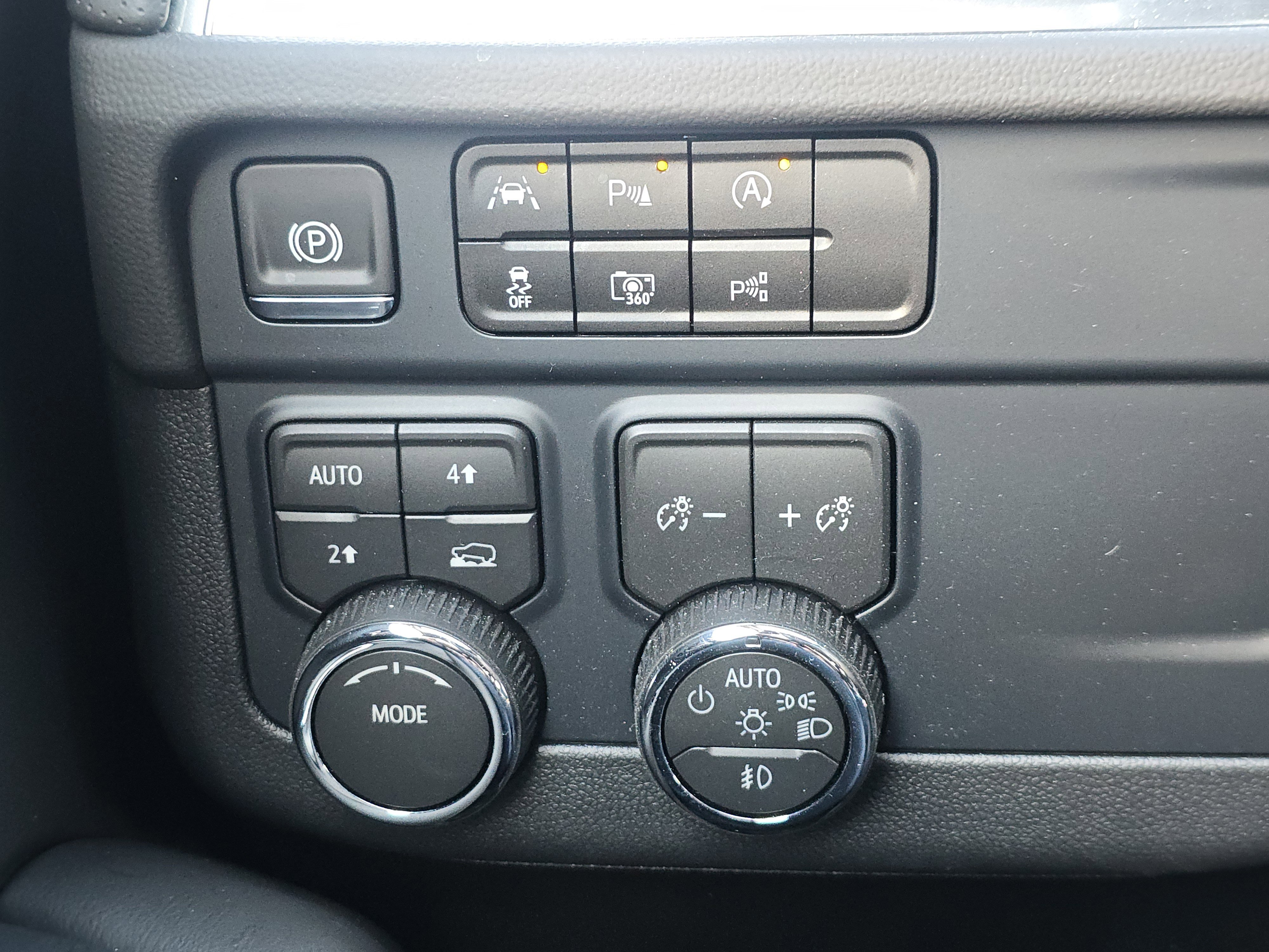 New 2026 Chevrolet Suburban High Country image 24