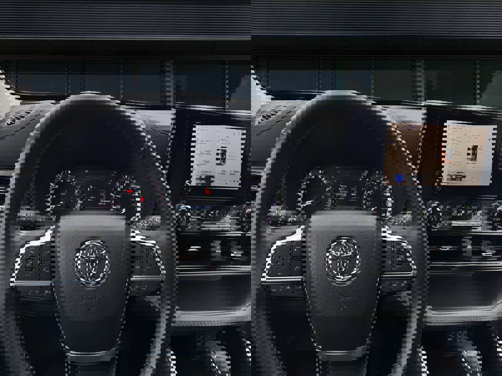 Used 2023 Toyota Highlander LE image 3