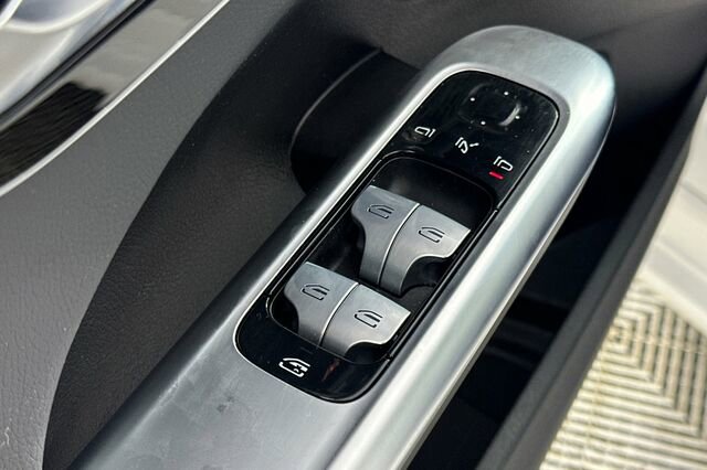 Certified 2025 Mercedes-Benz C 300 4MATIC Sedan image 12