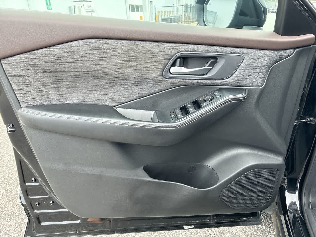 Used 2023 Nissan Rogue SV FWD image 21