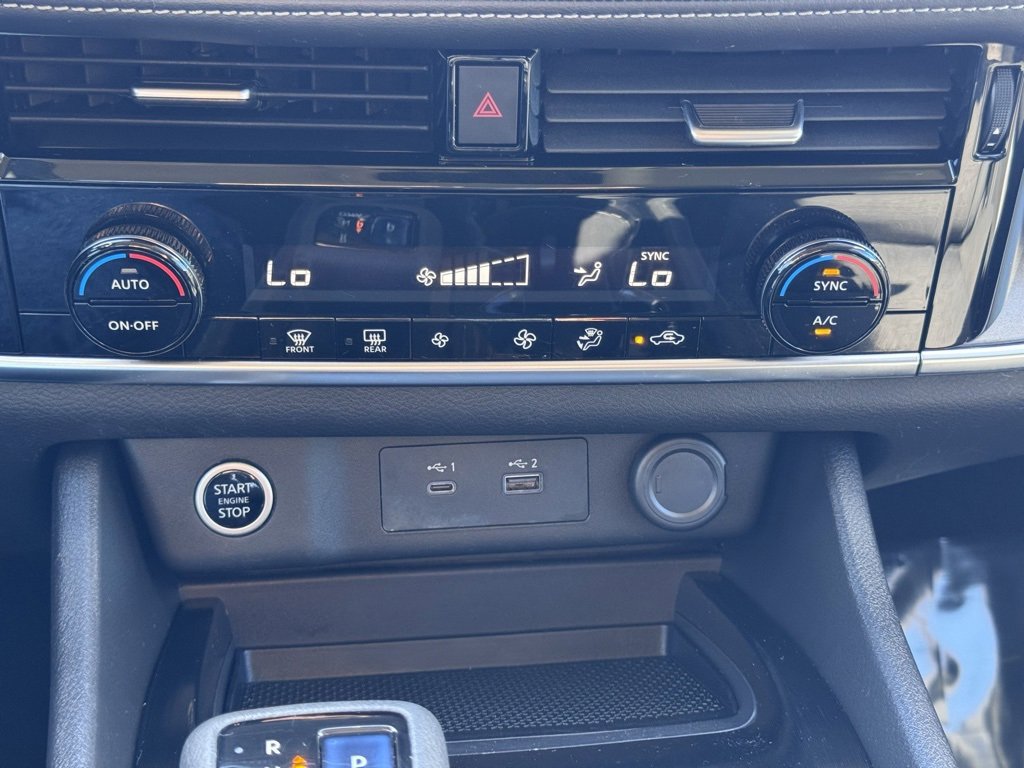 Used 2022 Nissan Rogue SV image 11