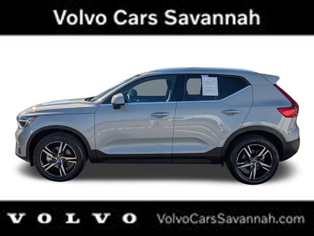 Certified 2025 Volvo XC40 B5 Core image 9