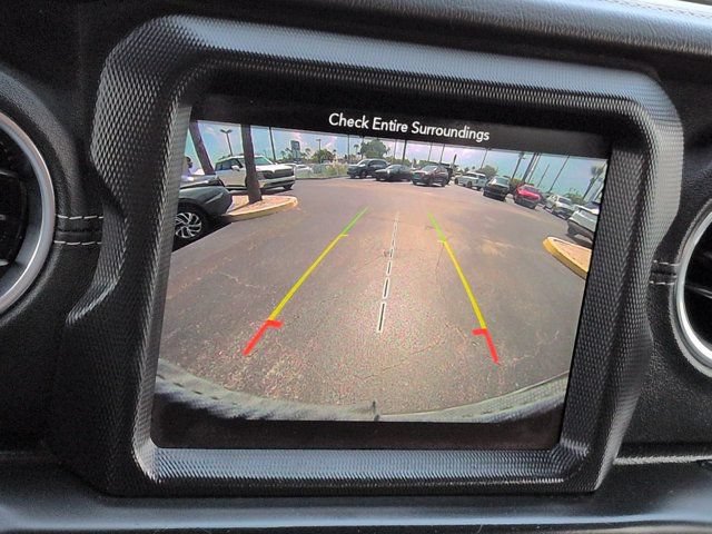 Used 2019 Jeep Wrangler Unlimited Sahara w/ Dual Top Group AWD/4WD image 20