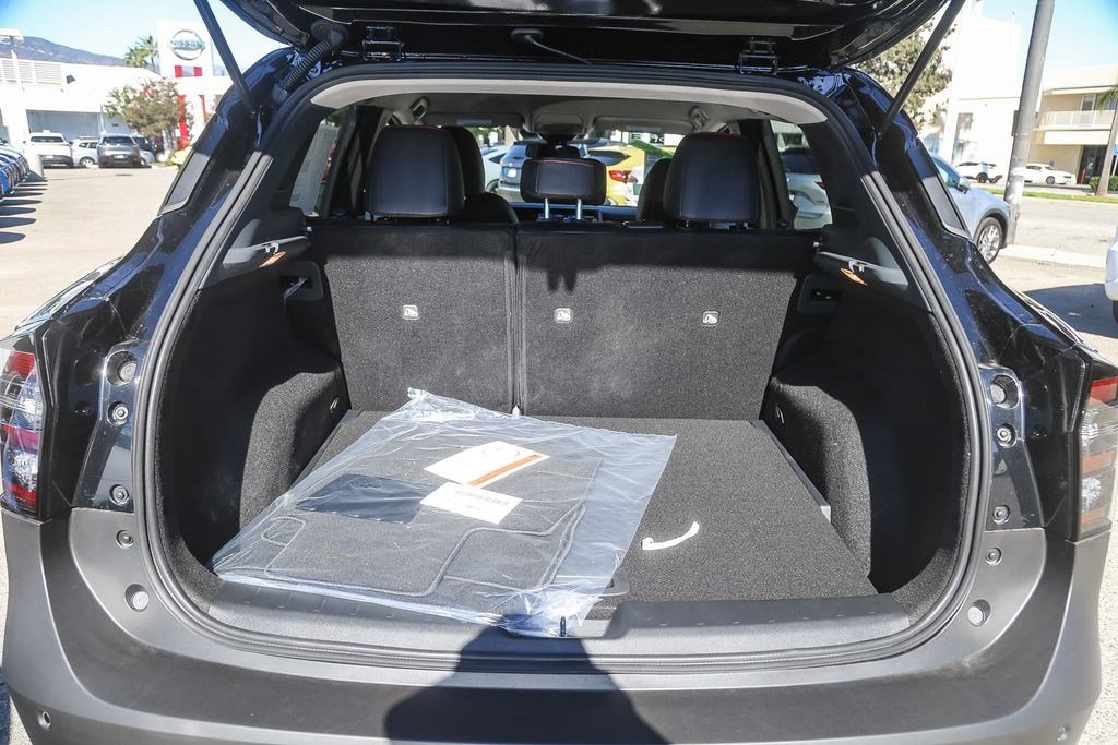 New 2026 Nissan Kicks SR FWD image 11