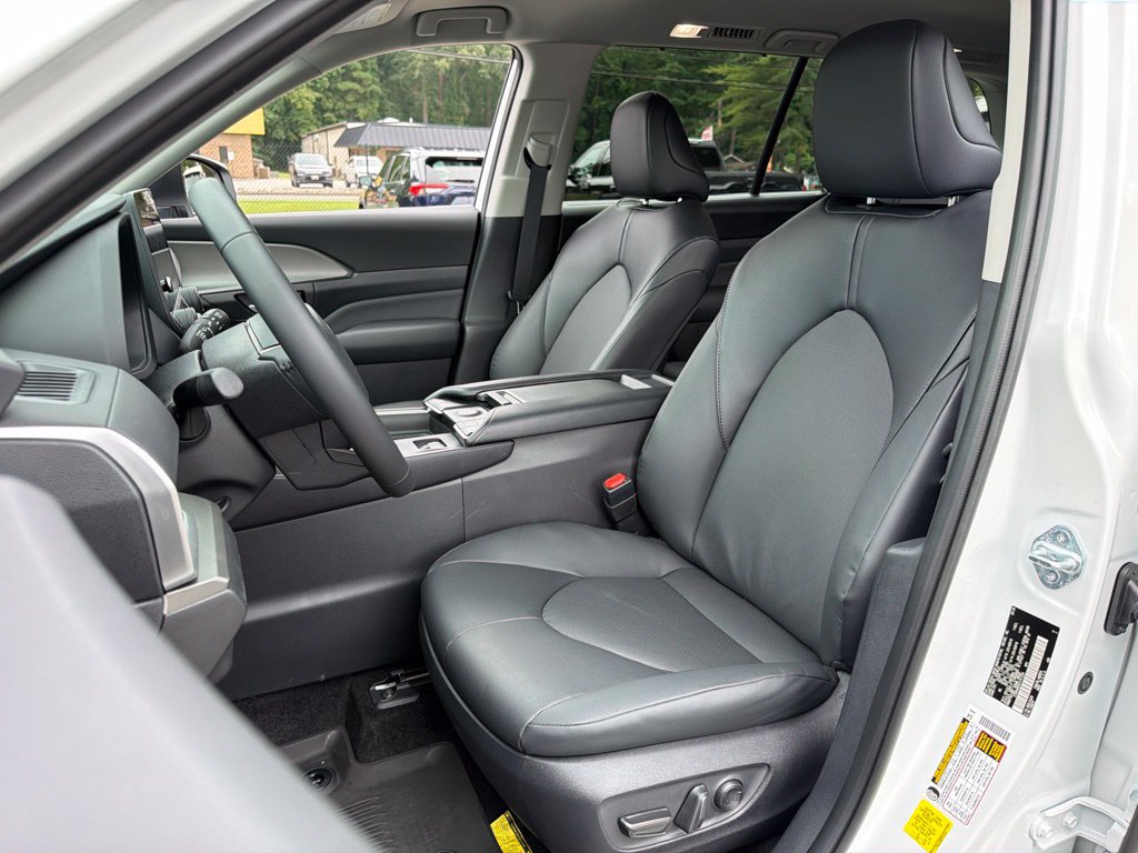 Used 2026 Toyota Grand Highlander AWD image 18