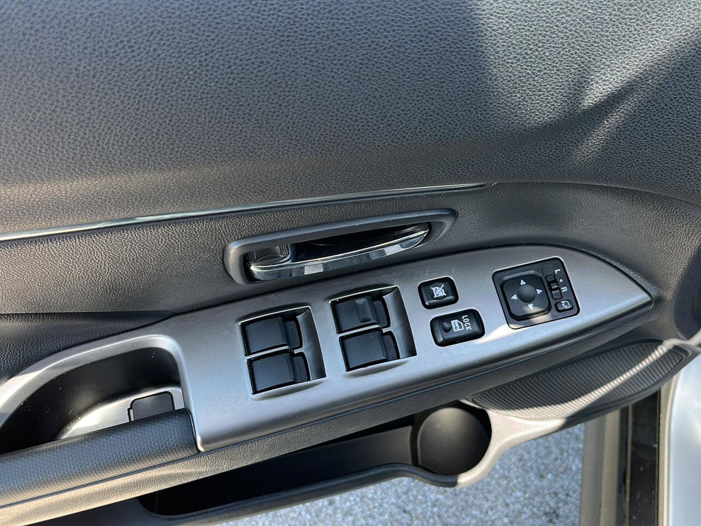 Used 2026 Mitsubishi Outlander Sport ES image 14