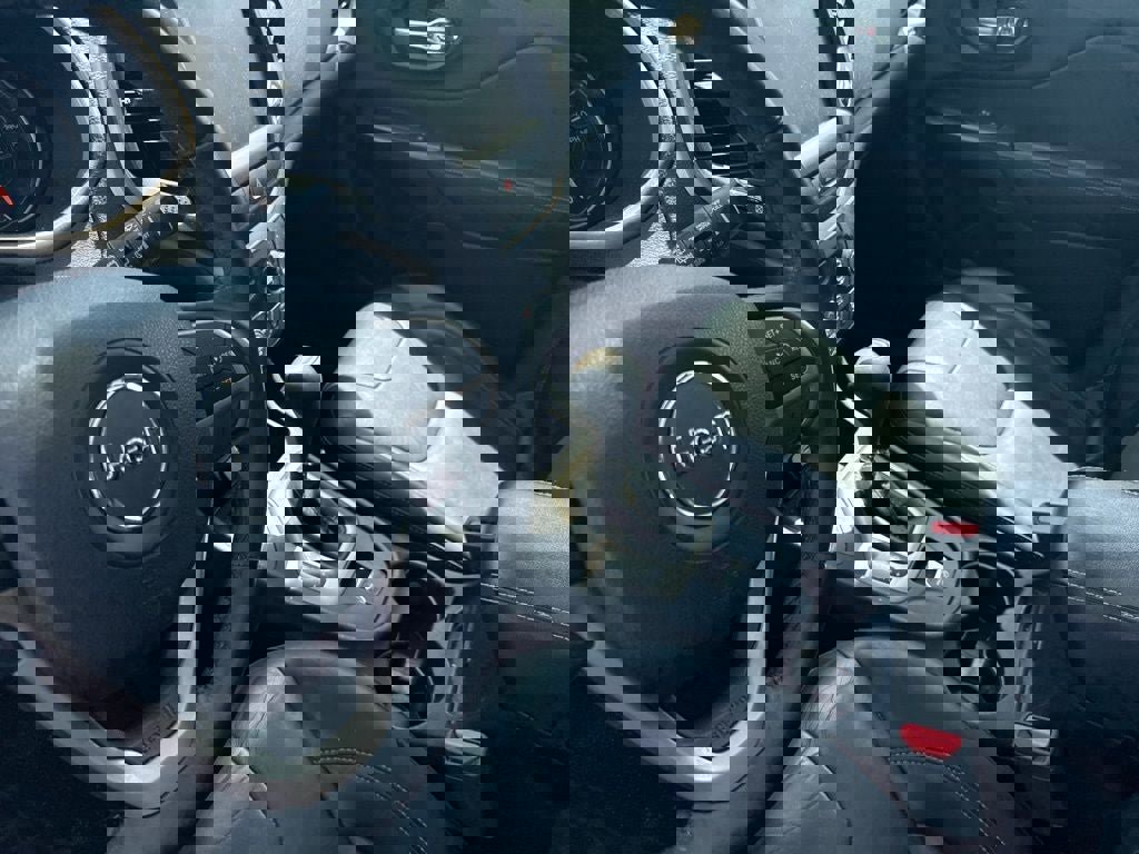 Used 2017 Jeep Cherokee High Altitude image 6