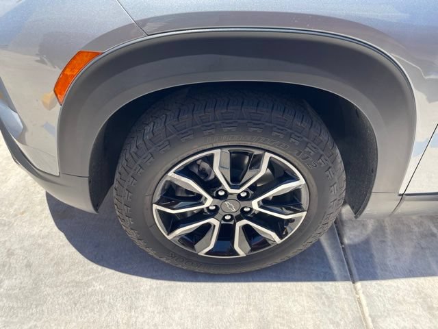 Certified 2025 Chevrolet TrailBlazer ACTIV w/ Driver Confidence Package FWD image 2