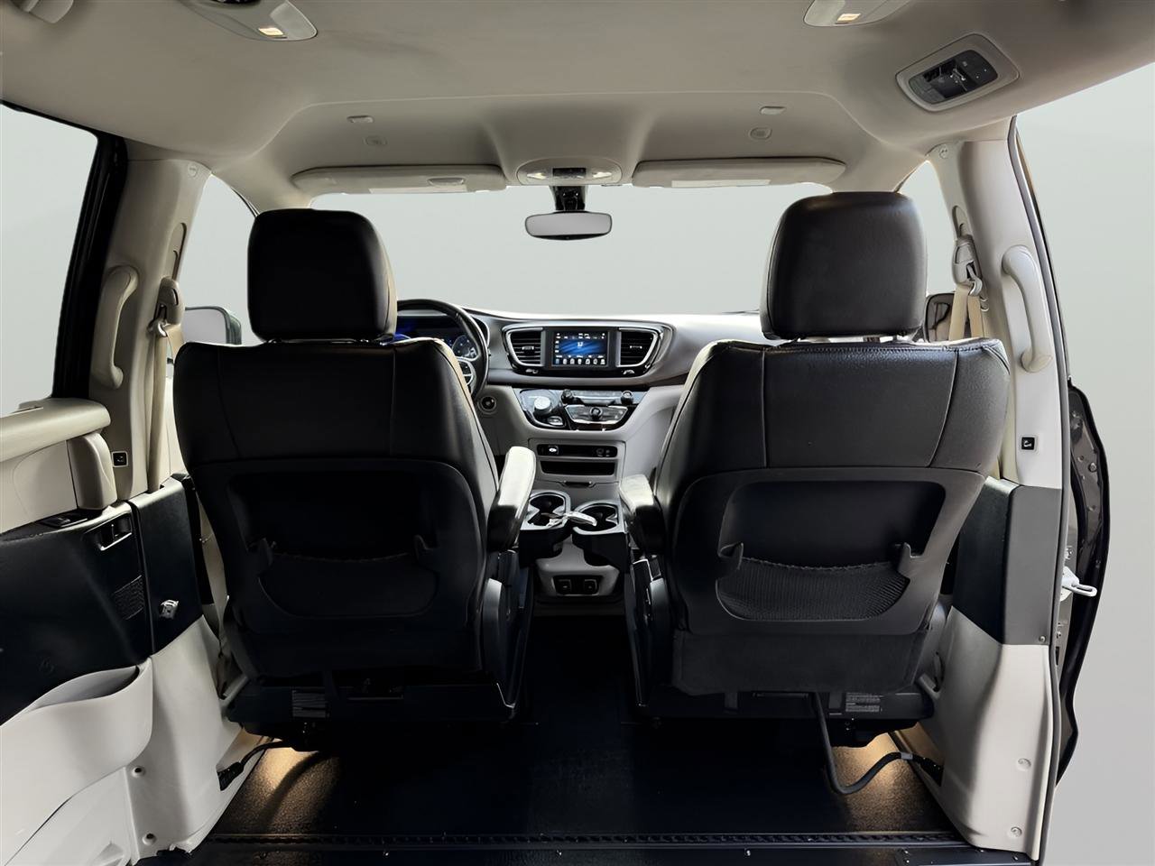 Used 2020 Chrysler Pacifica Touring-L FWD image 24