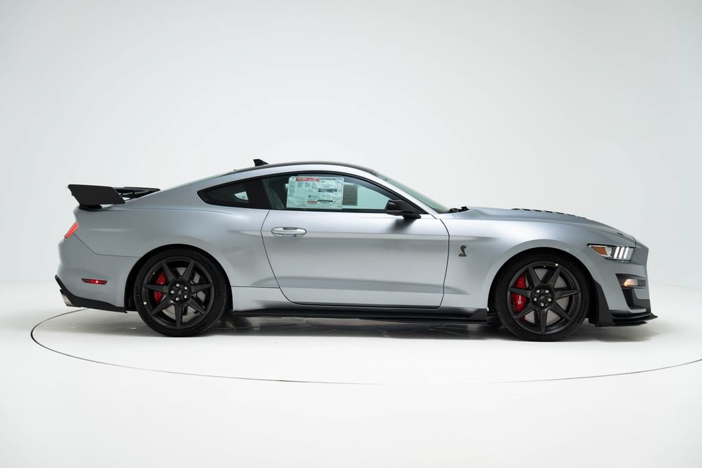 Used 2022 Ford Mustang Shelby GT500 w/ Carbon Fiber Track Pack RWD image 2