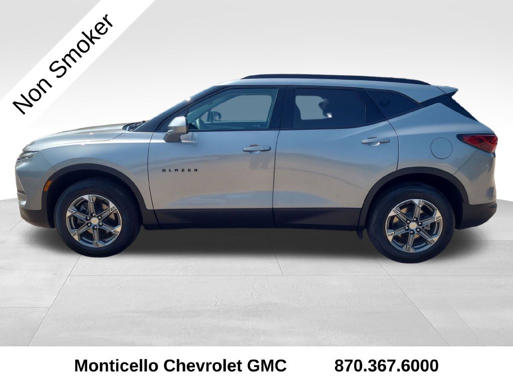 Used 2023 Chevrolet Blazer LT w/ Convenience Package FWD image 4