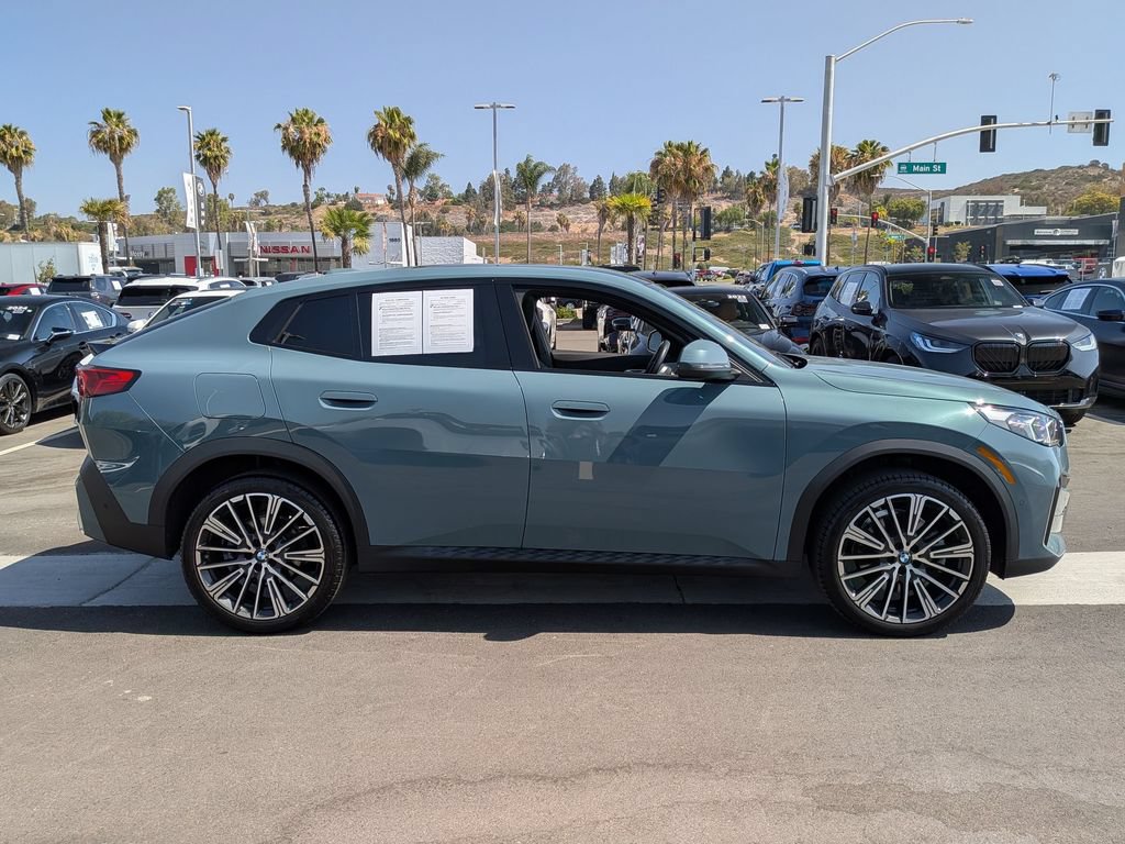 Certified 2025 BMW X2 xDrive28i AWD/4WD image 3