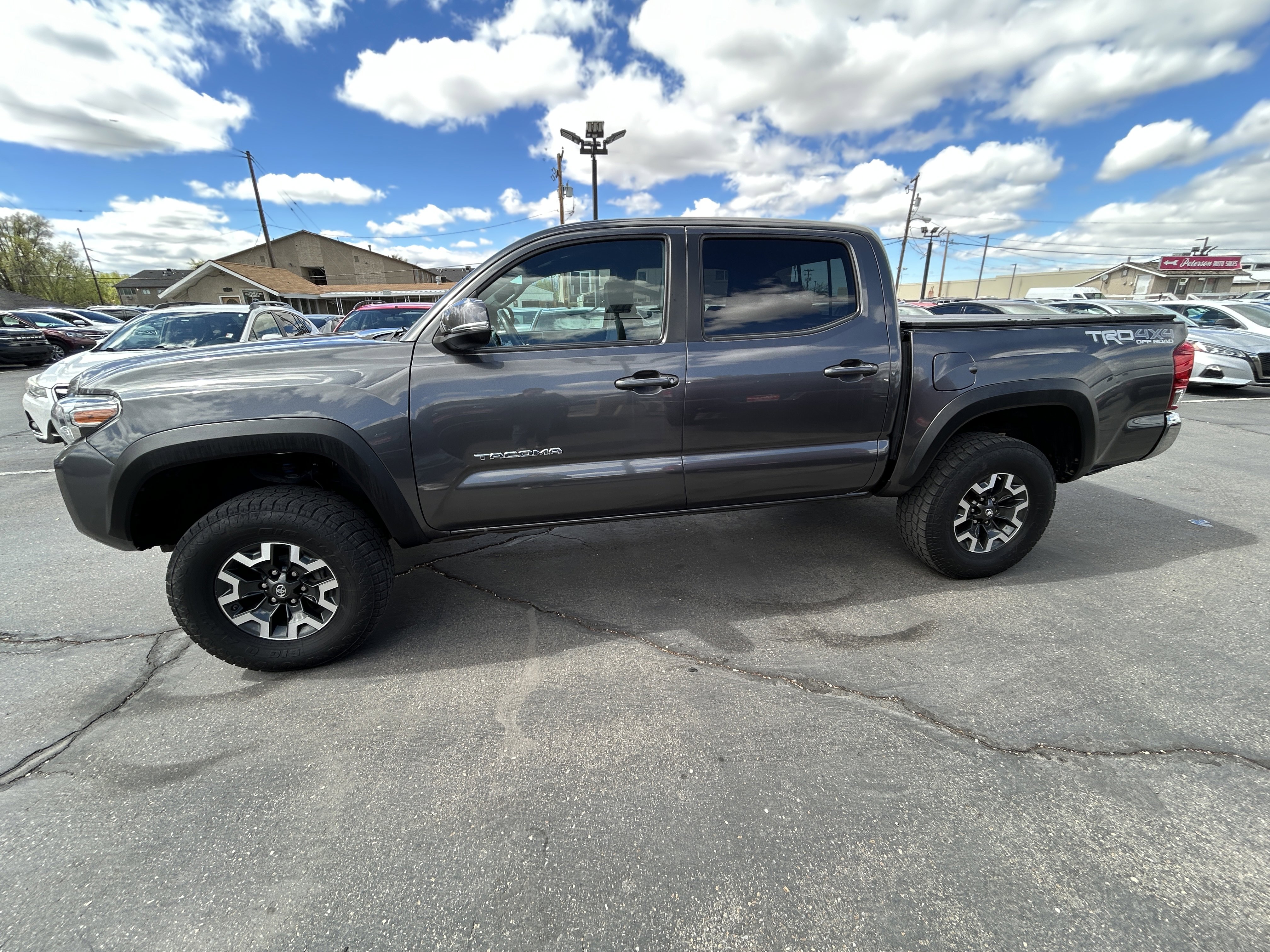 Used 2017 Toyota Tacoma TRD Off-Road w/ Tow Package (A/T) image 4