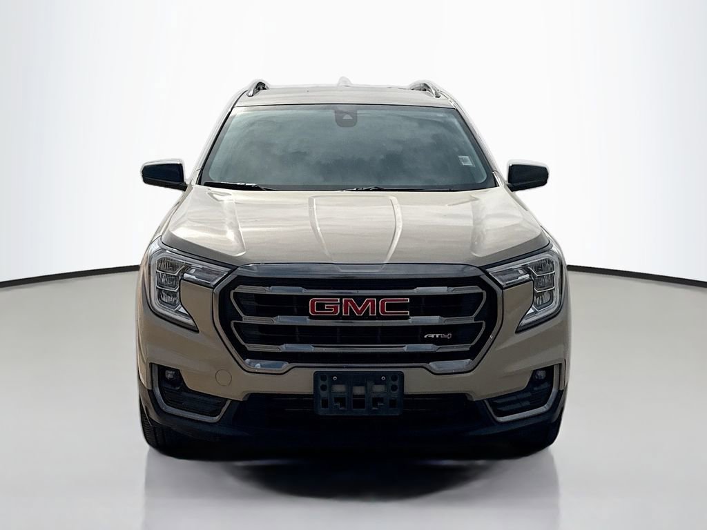 Used 2022 GMC Terrain AT4 image 2