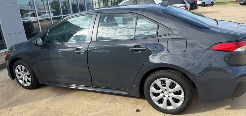 Used 2025 Toyota Corolla LE FWD image 3