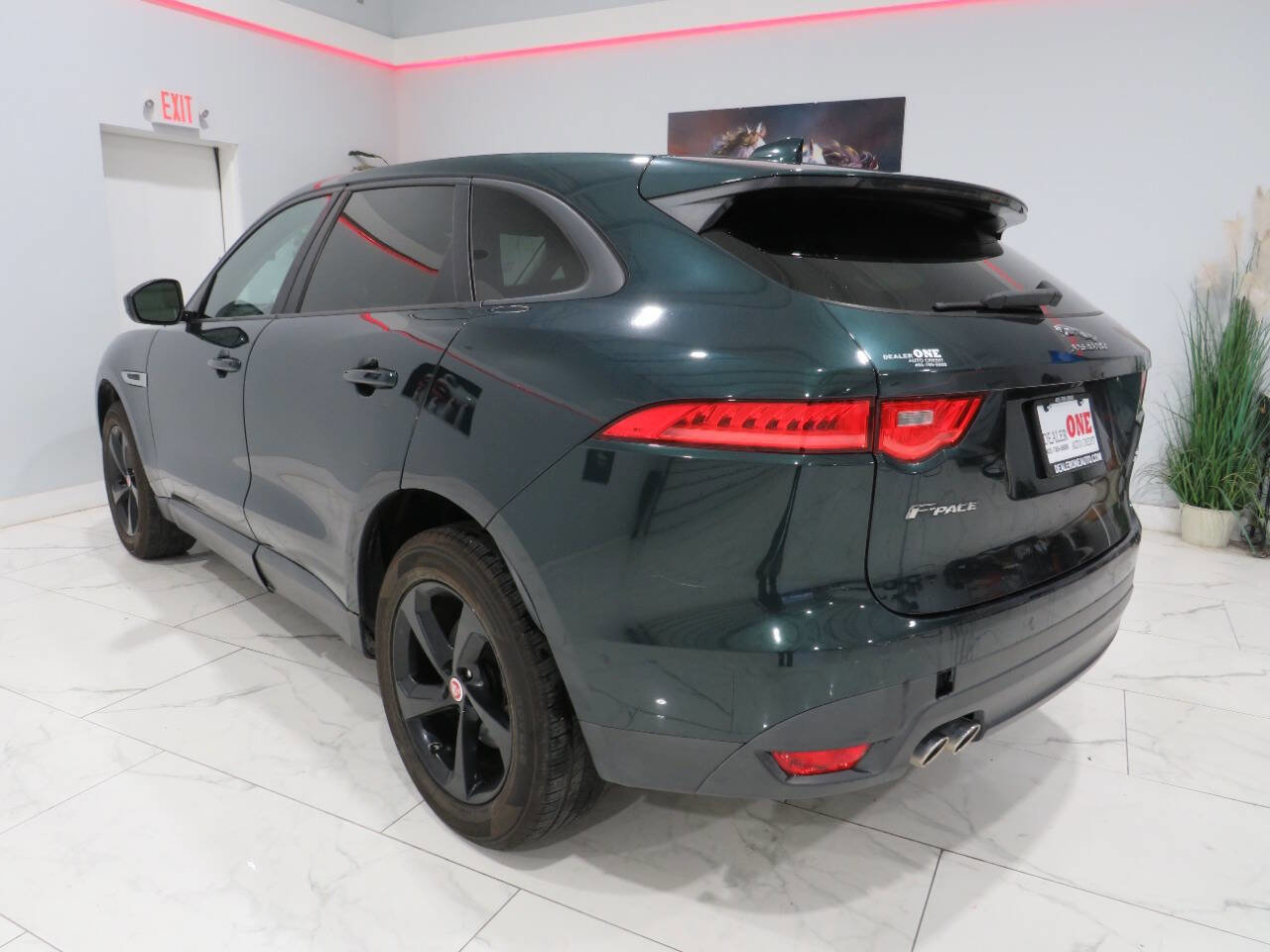 Used 2017 Jaguar F-PACE Premium image 6