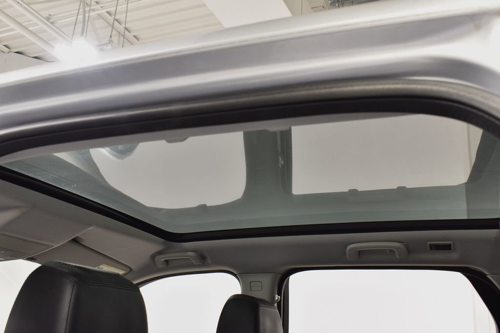 Used 2019 Land Rover Discovery Sport HSE image 40