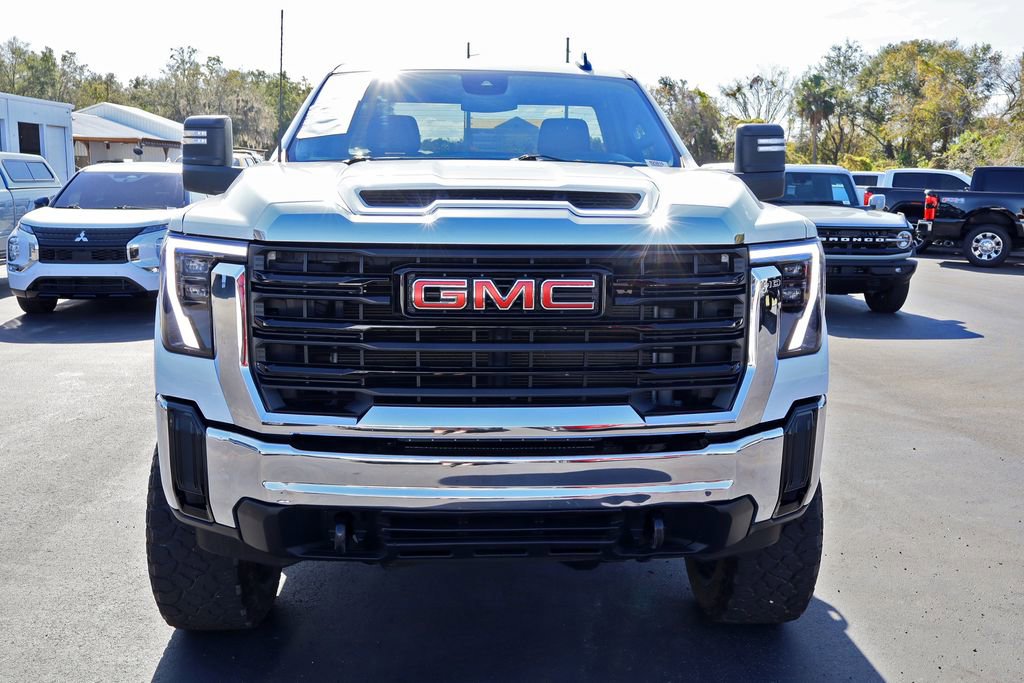 Used 2024 GMC Sierra 2500 Pro w/ Convenience Package image 3
