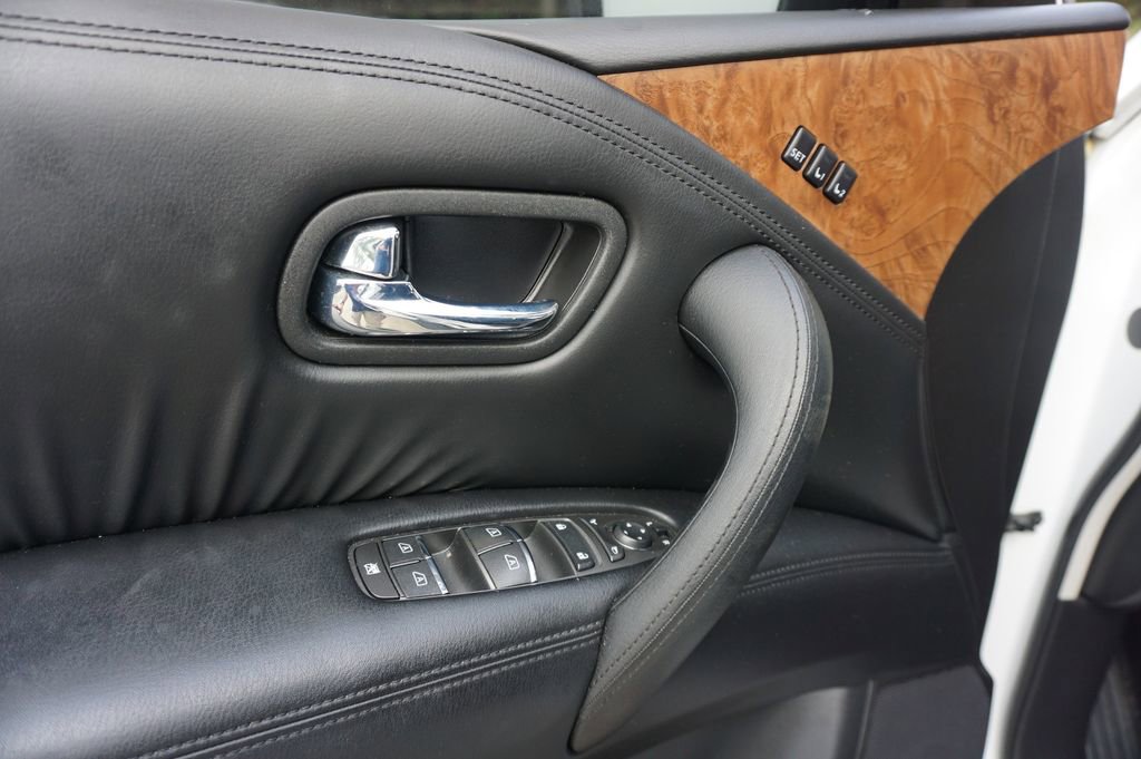 Used 2023 Nissan Armada SL w/ Captain's Chairs Package image 4