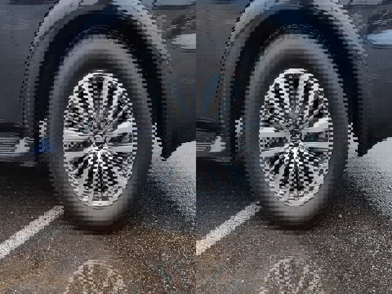 Used 2022 Nissan Armada SL w/ Captain's Chairs Package image 13