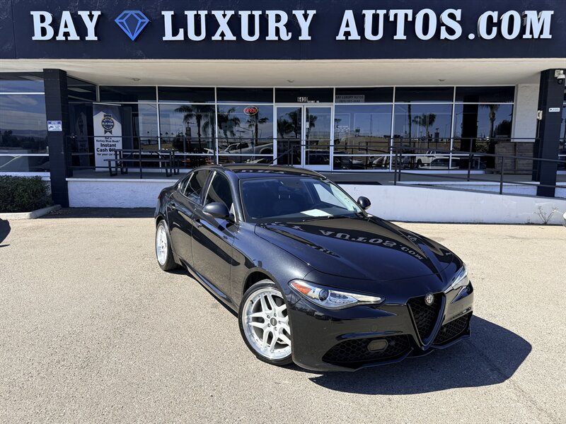 Used 2018 Alfa Romeo Giulia AWD image 1