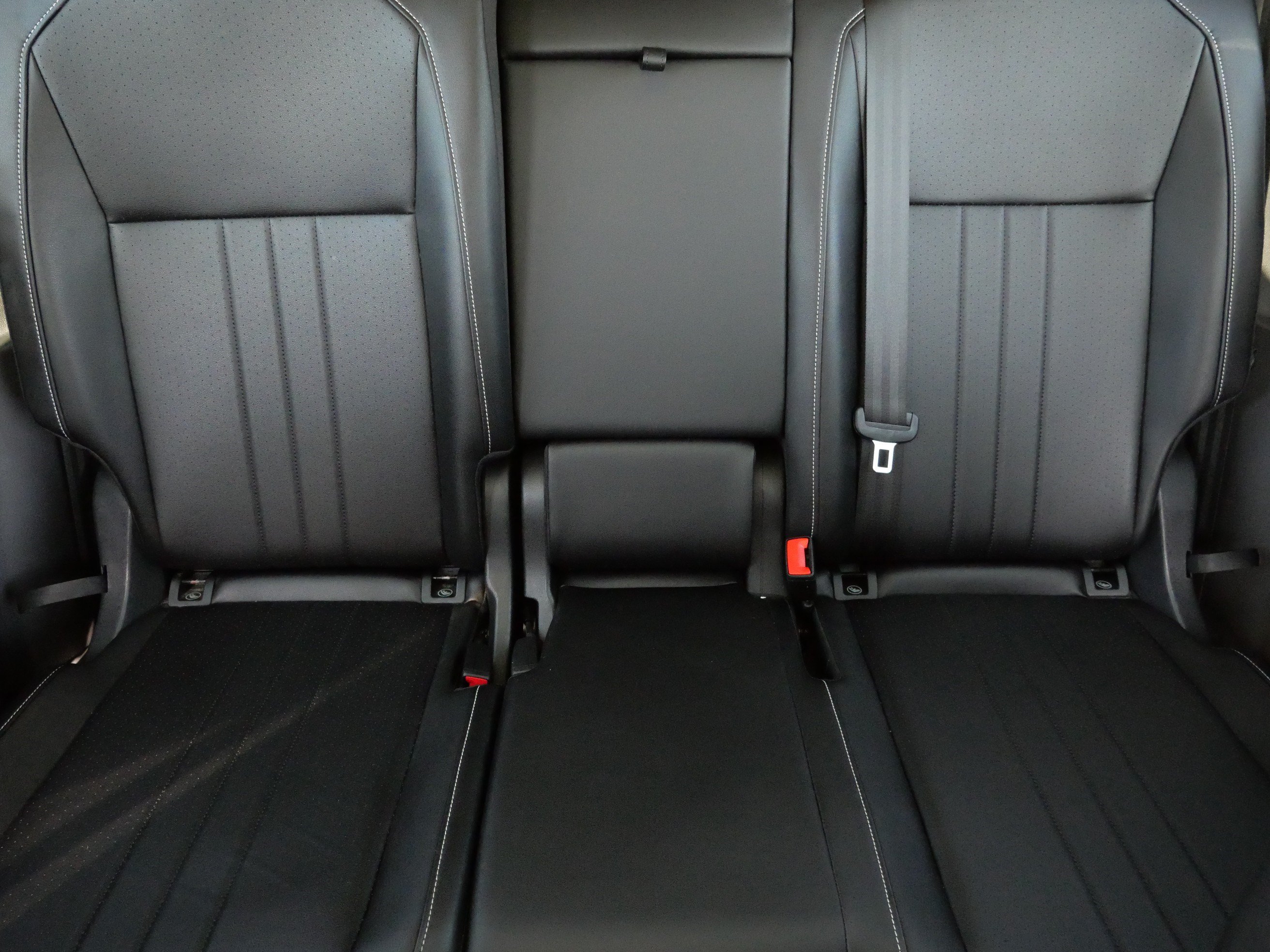 Certified 2023 Volkswagen Tiguan SE w/ Panoramic Sunroof Package FWD image 7