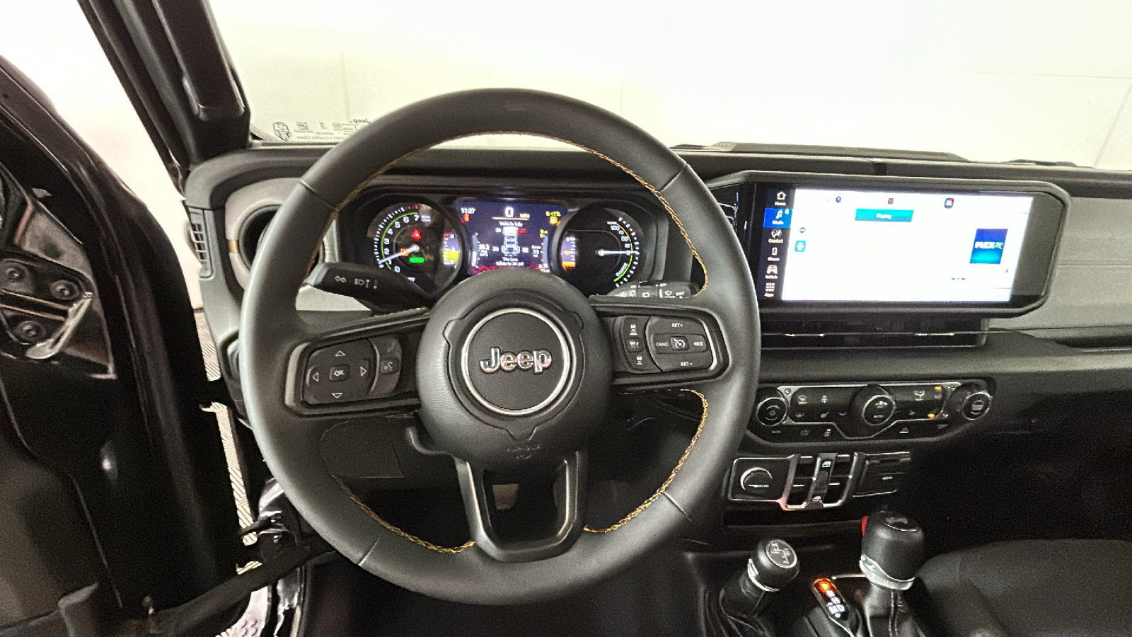 Used 2024 Jeep Wrangler Unlimited w/ Convenience Group AWD/4WD image 17