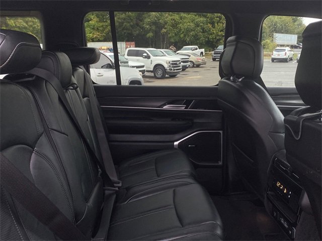 Used 2023 Jeep Wagoneer Series II image 13