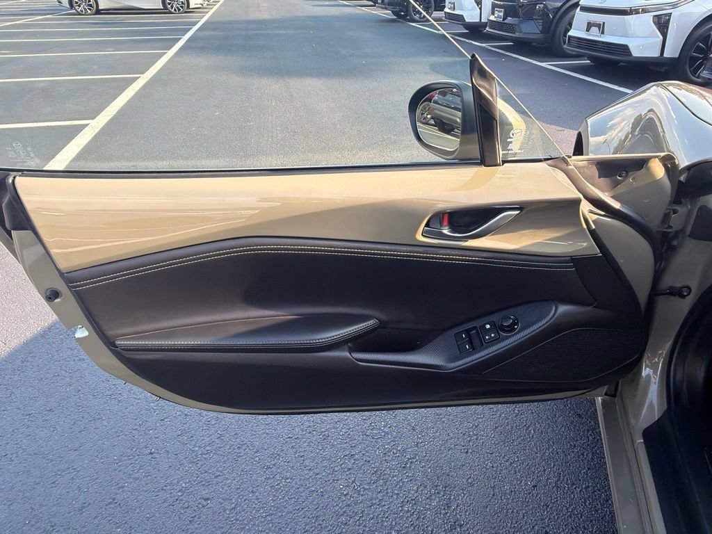 Used 2024 MAZDA MX-5 Miata RF Grand Touring RWD image 12