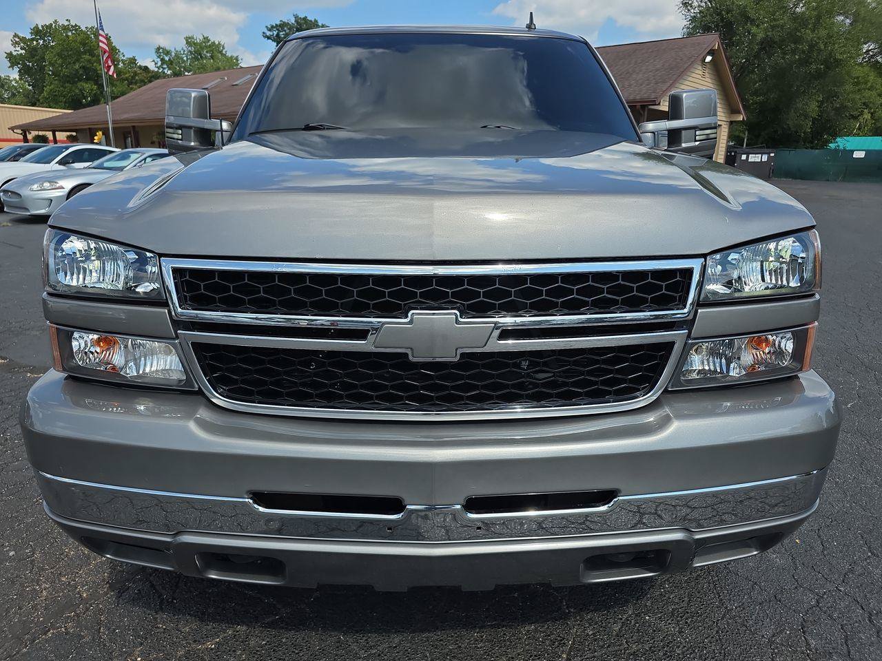 Used 2006 Chevrolet Silverado 2500 LT w/ Heavy-Duty Power Package AWD/4WD image 12