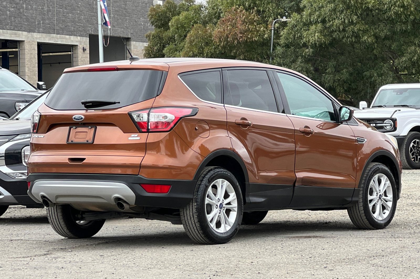Used 2017 Ford Escape SE FWD image 4