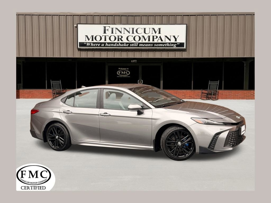 Used 2025 Toyota Camry SE FWD image 1