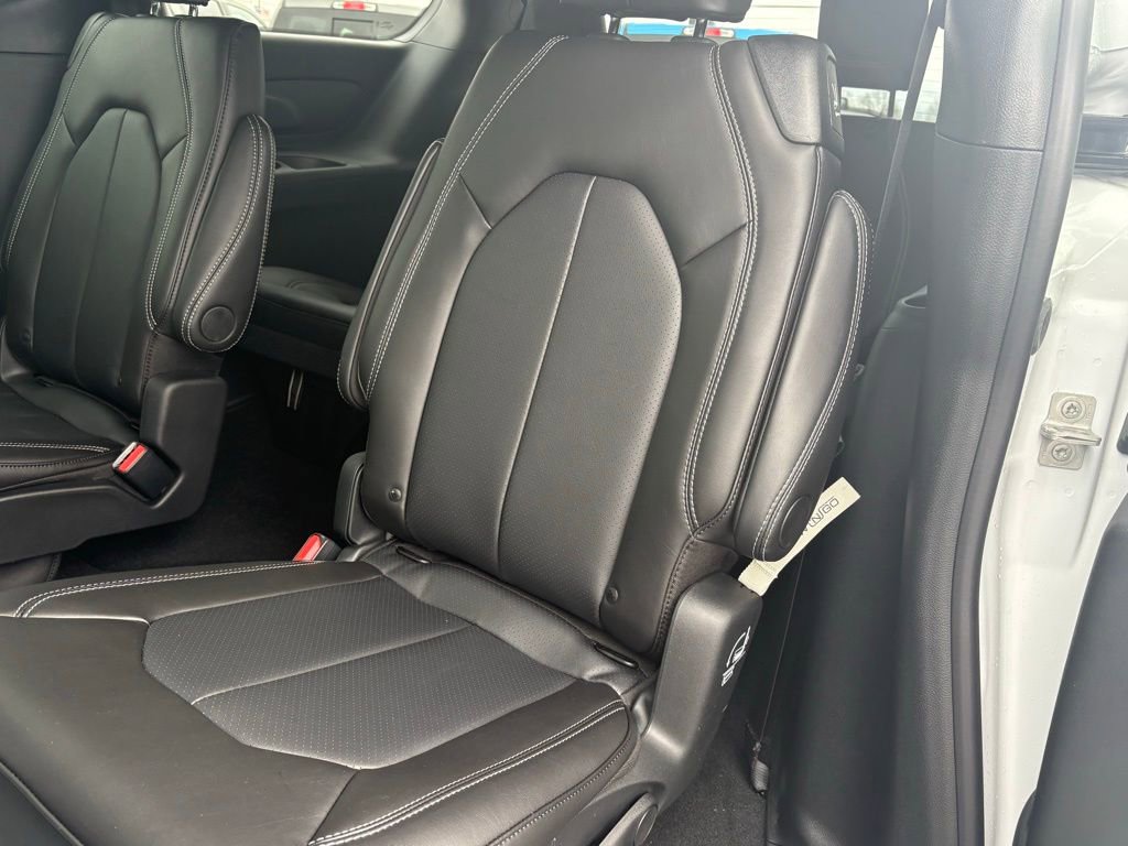 New 2026 Chrysler Voyager LX image 28