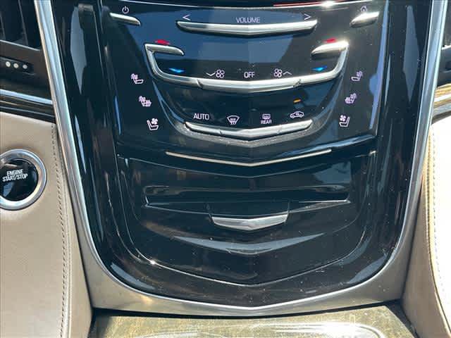 Used 2020 Cadillac Escalade Platinum RWD image 31