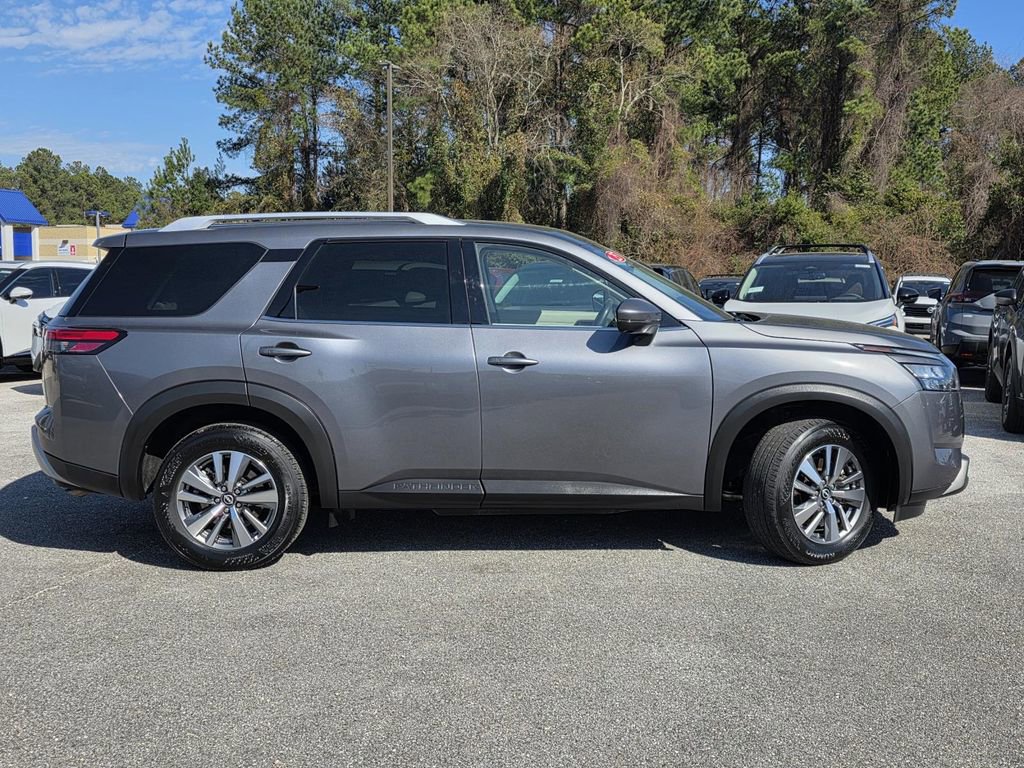 Used 2025 Nissan Pathfinder SL image 43