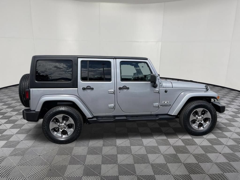 Used 2017 Jeep Wrangler Unlimited Sahara w/ Connectivity Group AWD/4WD image 11