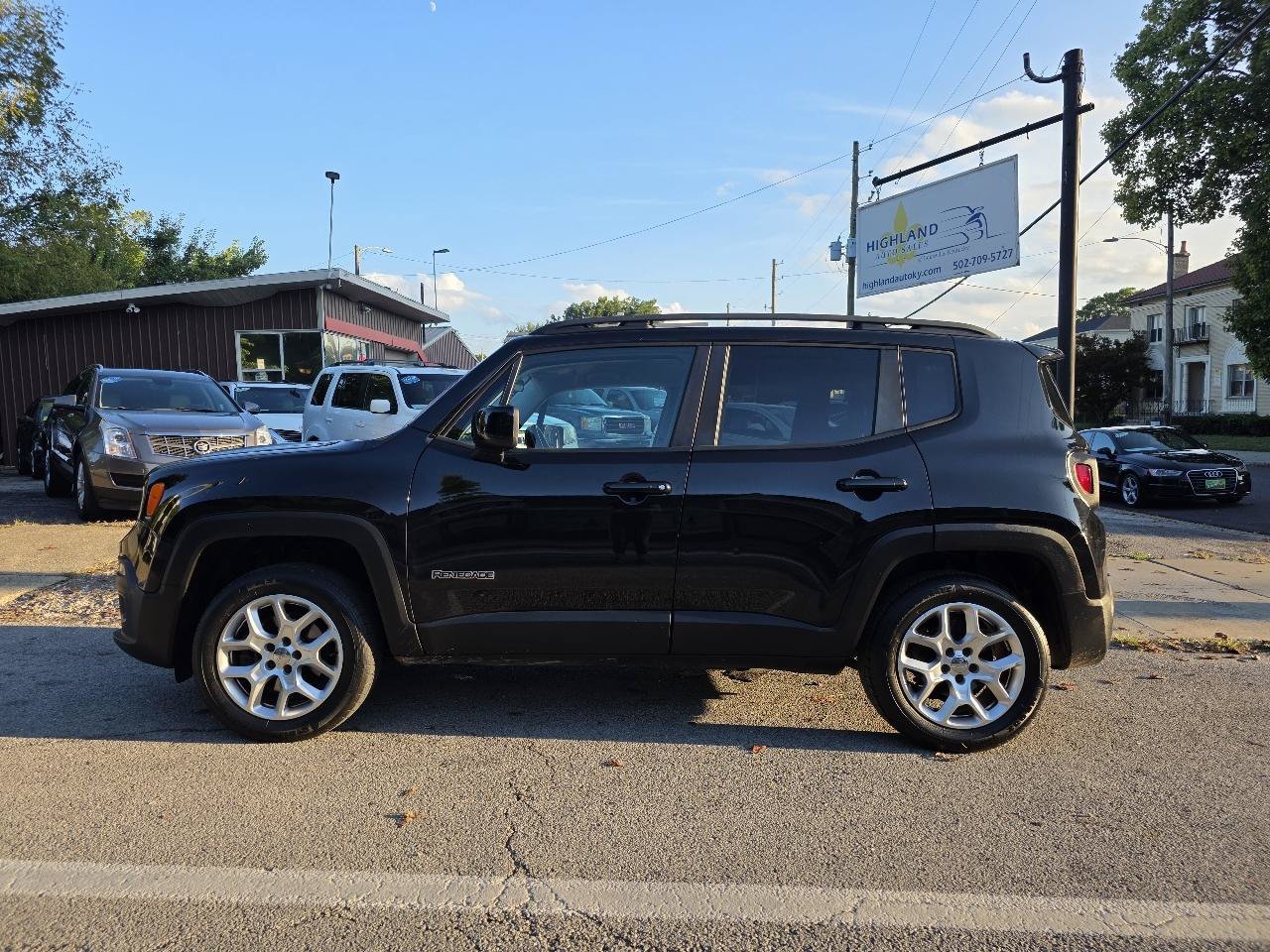 Used 2015 Jeep Renegade Latitude w/ Cold Weather Group AWD/4WD image 2